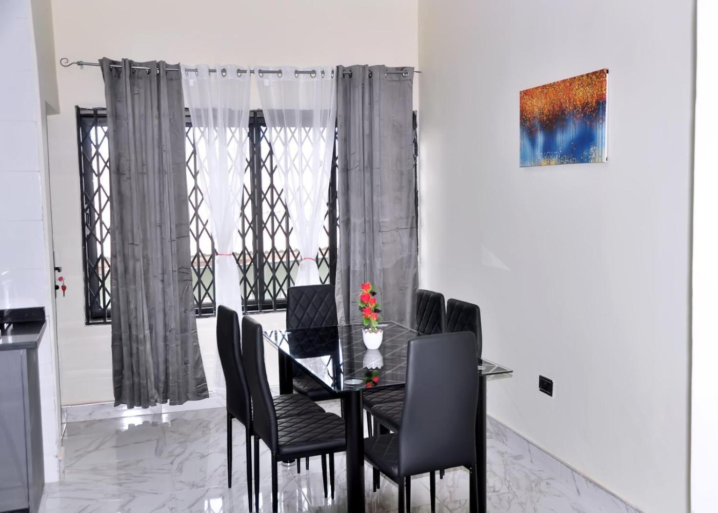 Queens Place Hotel Accra Exterior photo