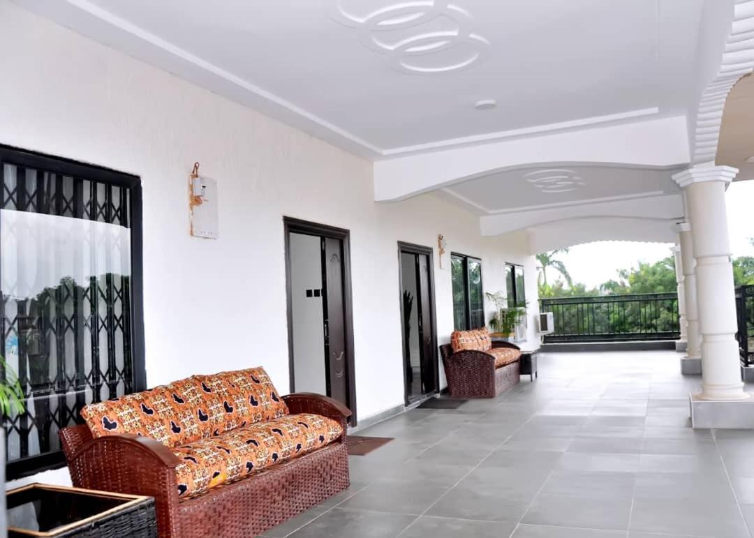 Queens Place Hotel Accra Exterior photo