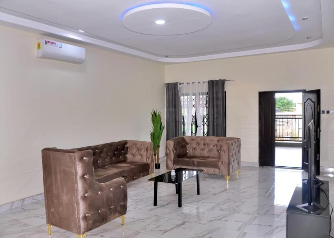 Queens Place Hotel Accra Exterior photo