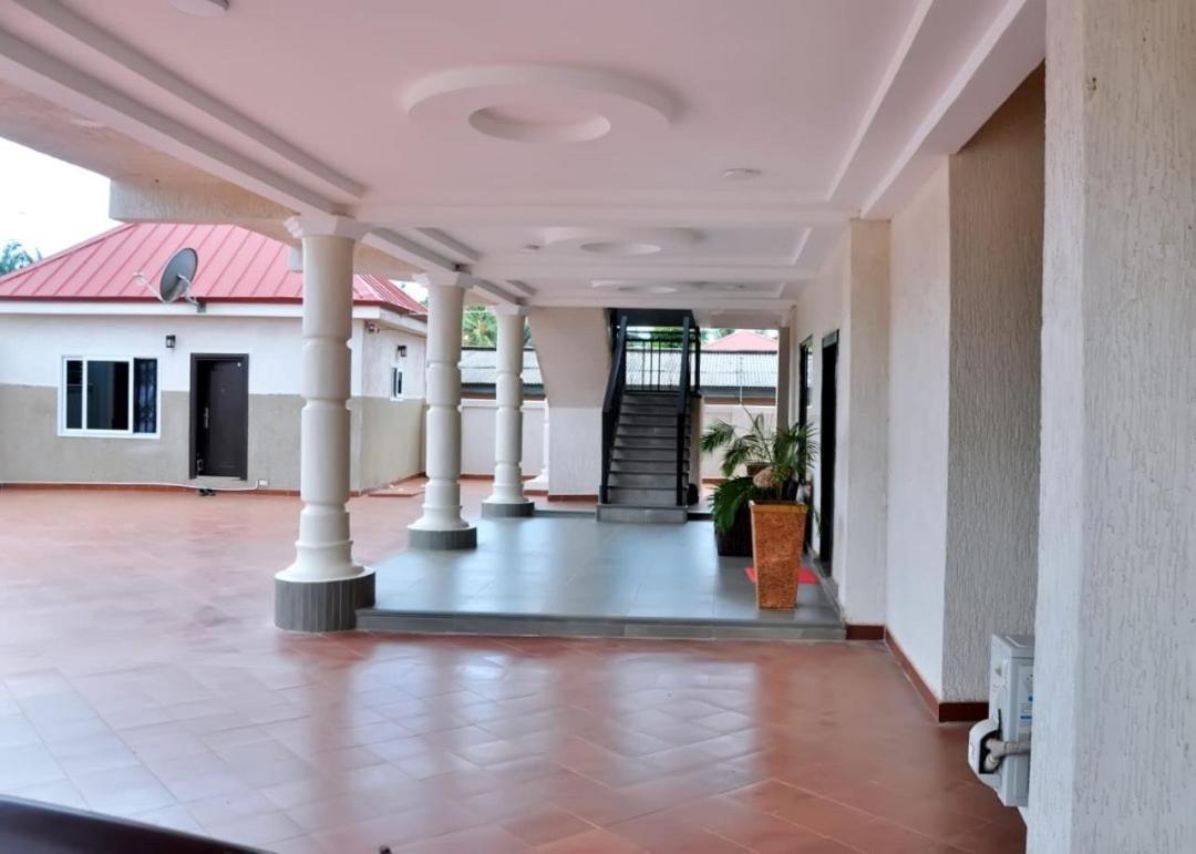 Queens Place Hotel Accra Exterior photo
